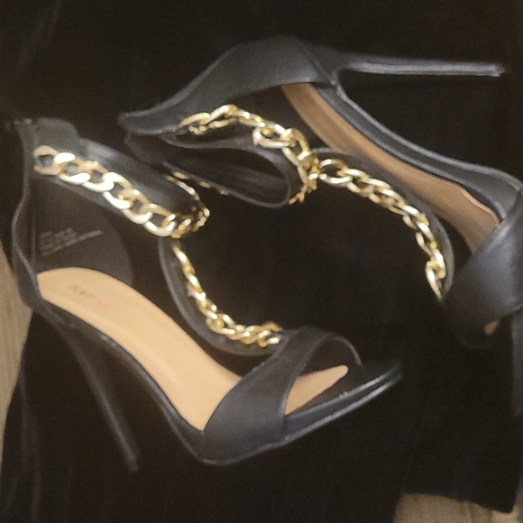 JustFab gold chain accented black heels, style: Manna size 7.5 - Picture 3 of 3